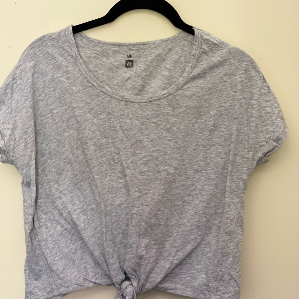 Gray crop top with knot front size small